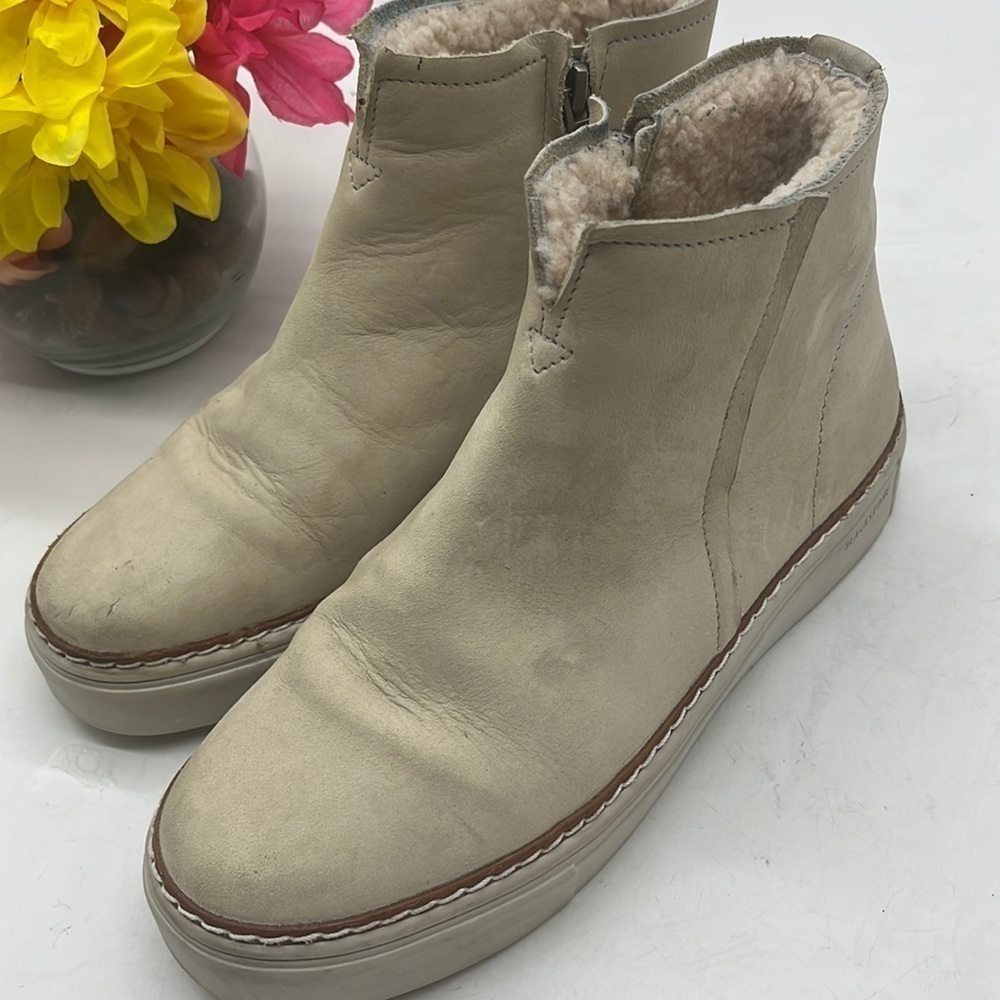 Blackstone Off White Nubuck Boots within shearling lining size 7. MCA3985A